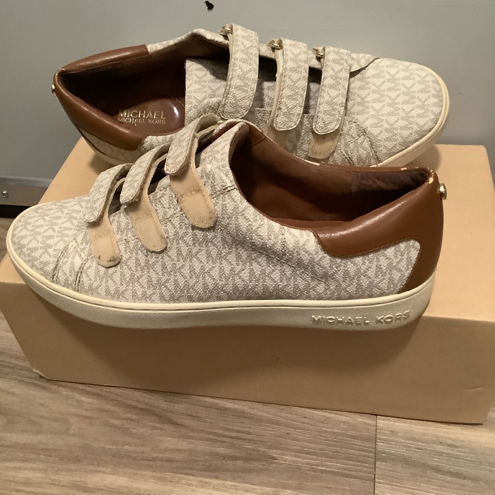 Michael Kors Velcro Loafer Shoes Size 8M Preowned Offers Welcome!